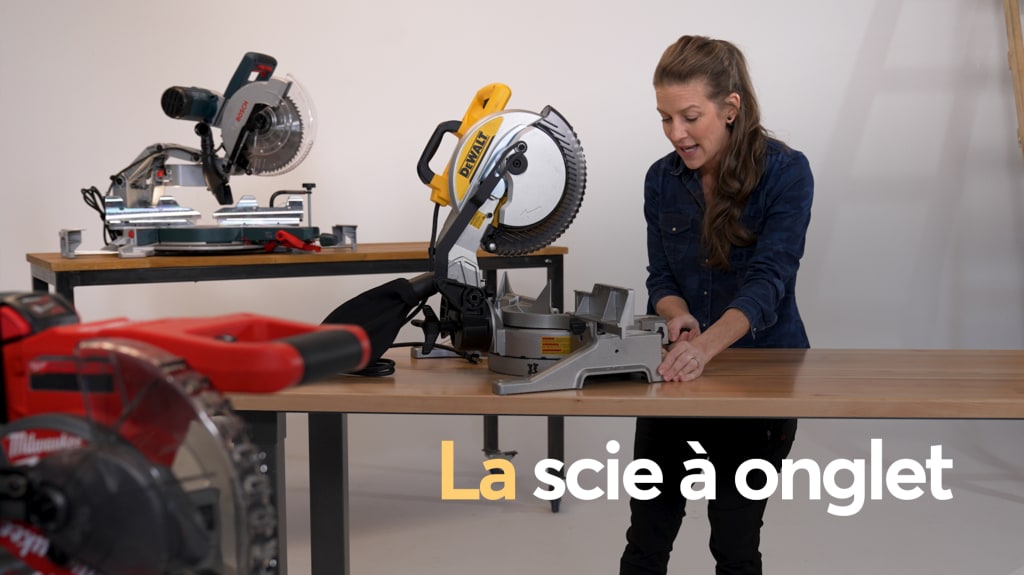 Rencontrez Stéphanie Lévesque, pro de la réno, dans le premier épisode de la websérie Le coffre à outils de Stéphanie. Elle y présente la scie à onglet.