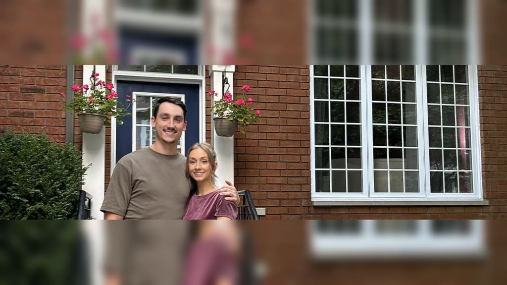 Chloé et Charles devant leur maison de Ville Saint-Laurent