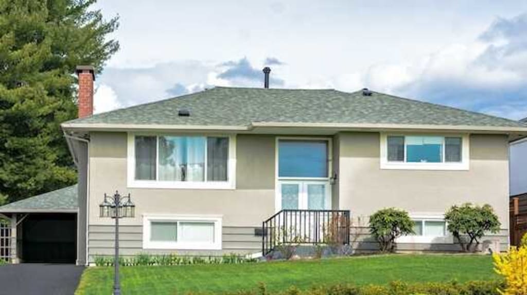 Vue de face d'une maison dont le rôle d'évaluation foncière vient d'être renouvelé