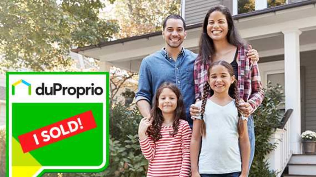 Family standing in front of the house they just sold with DuProprio