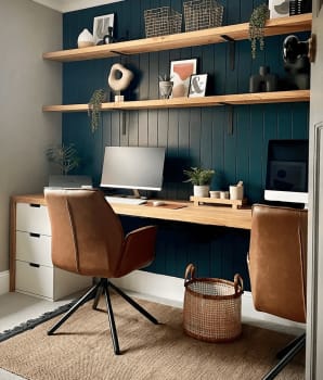 Bureau et chaise de travail à la maison
