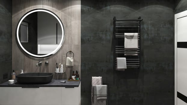 Salle de bain industrielle avec accessoires noirs et miroir lumineux