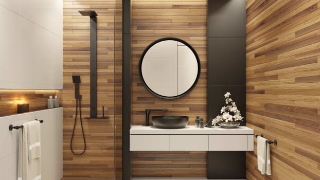 Mélange de bois et d’accessoires noirs dans une salle de bain