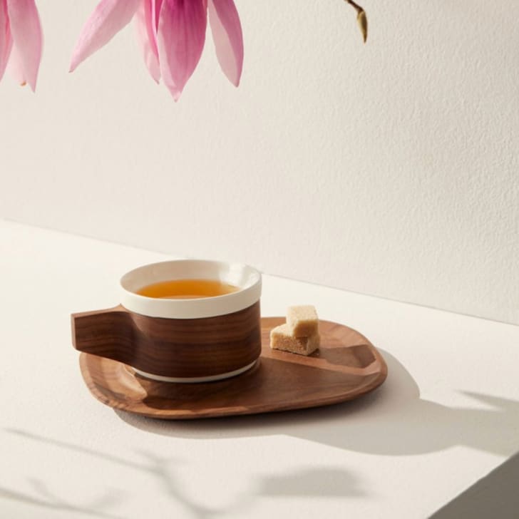 Tasse à espresso sculptée en bois, intérieur en céramique, plateau en bois