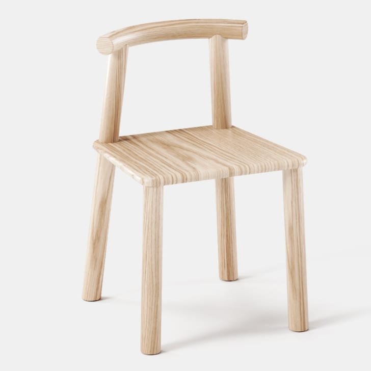 Déco voyage chaise minimaliste en chêne pâle laqué