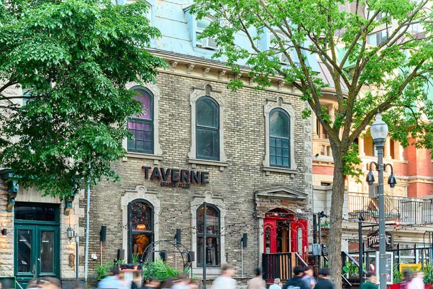 View of Grande Allée street in Québec City in front of Taverne Grande Allée restaurant