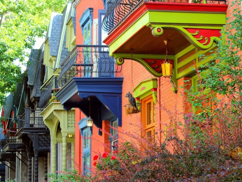 Maisons en rangée colorées du Plateau-Mont-Royal de Montréal