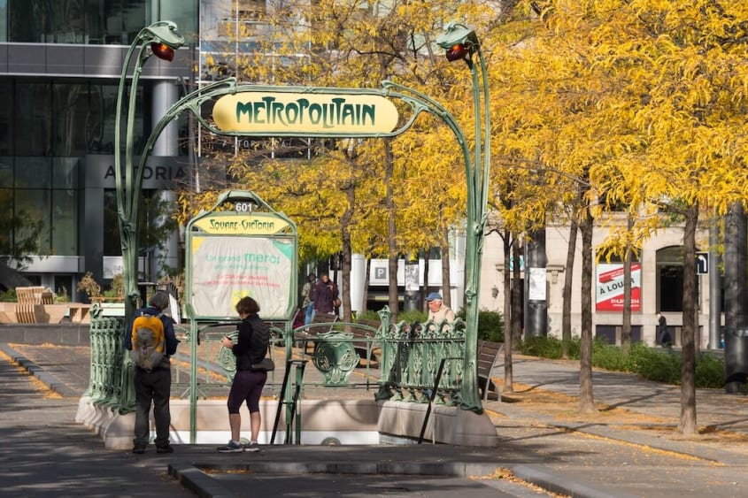 Entrée du métro Square Victoria à Montréal