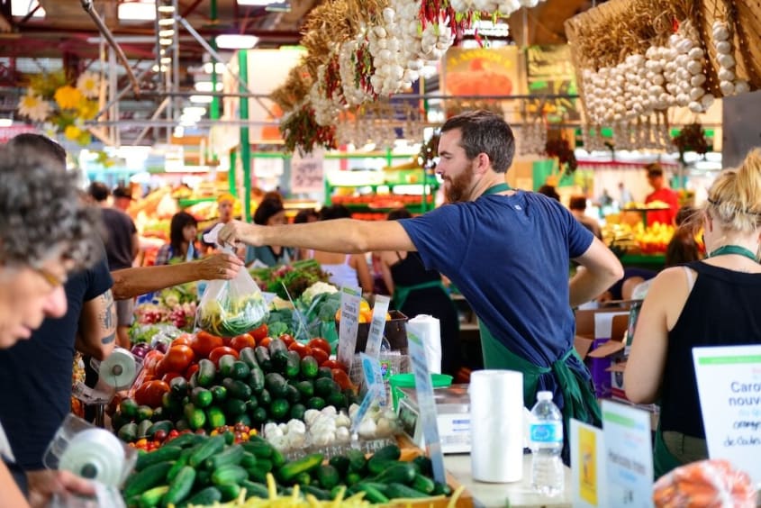 Intérieur du marché Jean-Talon à Montréal