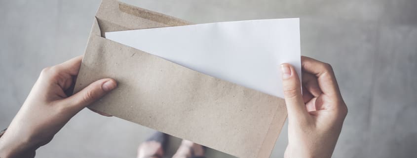 Ancienne propriétaire recevant un avis de vice caché