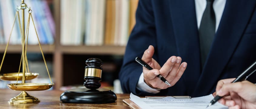 Notary explaining the costs to the seller