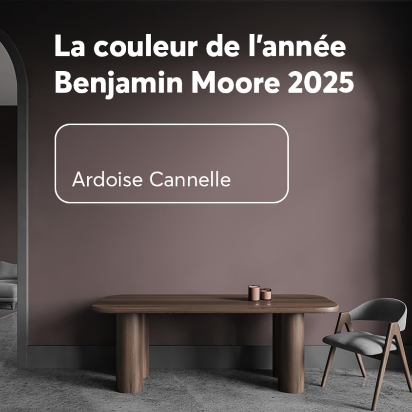 Ardoise Cannelle, couleur de l’année Benjamin Moore 2025 appliquée sur les murs à l’intérieur d’une maison
