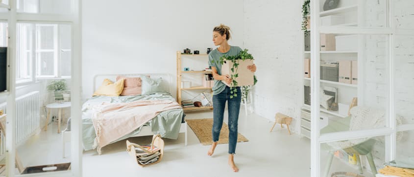 Woman depersonalizing her house